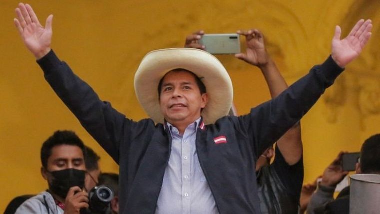 Pedro Castillo ha pasado de ser un virtual desconocido en América Latina a estar a punto de convertirse en presidente de Perú. Foto: AFP
