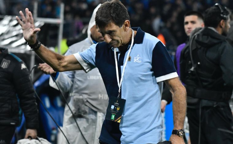 Un equipo del exterior va por una de las figuras del Racing de Costas.