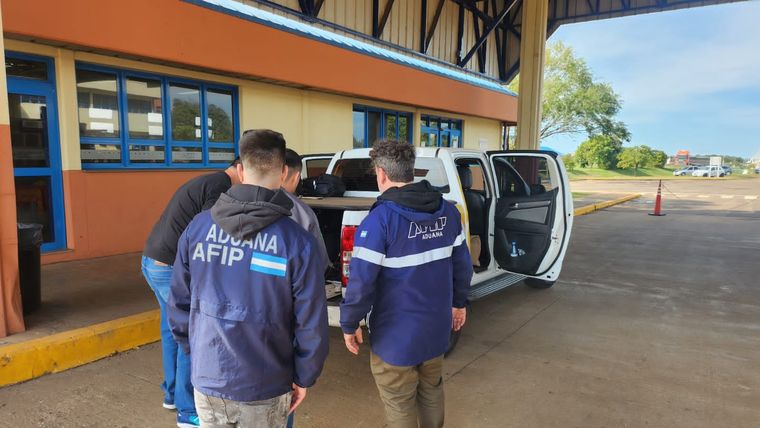 La Aduana descubrió un millonario contrabando en el Puente Internacional Tancredo Neves Foto: Prensa Aduana -AFIP