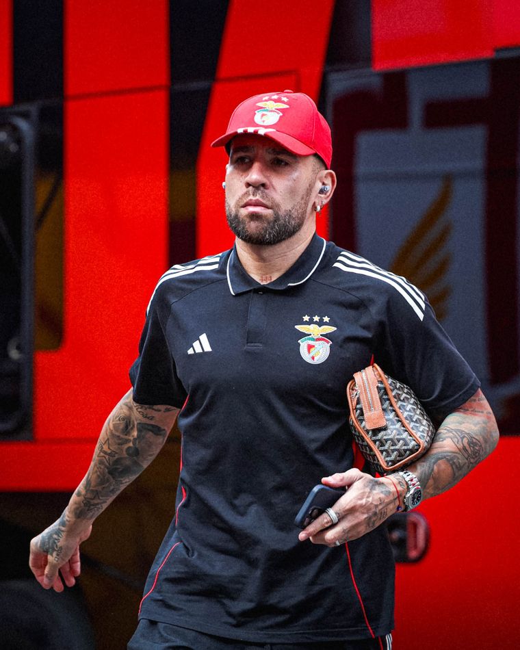 Nicolás Otamendi recibió un fuerte respaldo del nuevo DT de Benfica, el experimentado José Mourinho. Nicolás Otamendi recibió un fuerte respaldo del nuevo DT de Benfica, el experimentado José Mourinho.