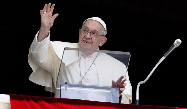 El papa continúa con su fuerte impronta social. Foto: Efe.