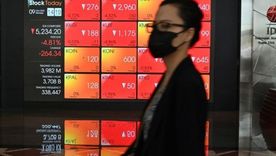 El desplome petrolero y bursátil se produce en medio de la crisis global provocada por el coronavirus, que ha hundido la demanda de crudo en el mundo.