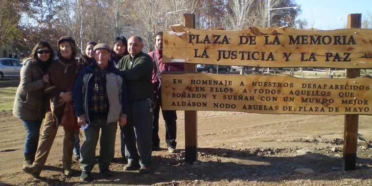 Miembros de Aldabón en la plaza de la Memoria Foto: Max Belaeff/Mediamza.com