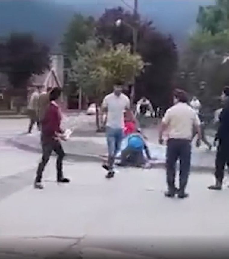 La pelea fue grabada por testigos del hecho