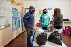 En escuelas alejadas, los docentes mantienen contacto con los padres de los alumnos, pero las aulas siguen vacías. Foto: Municipalidad de Las Heras