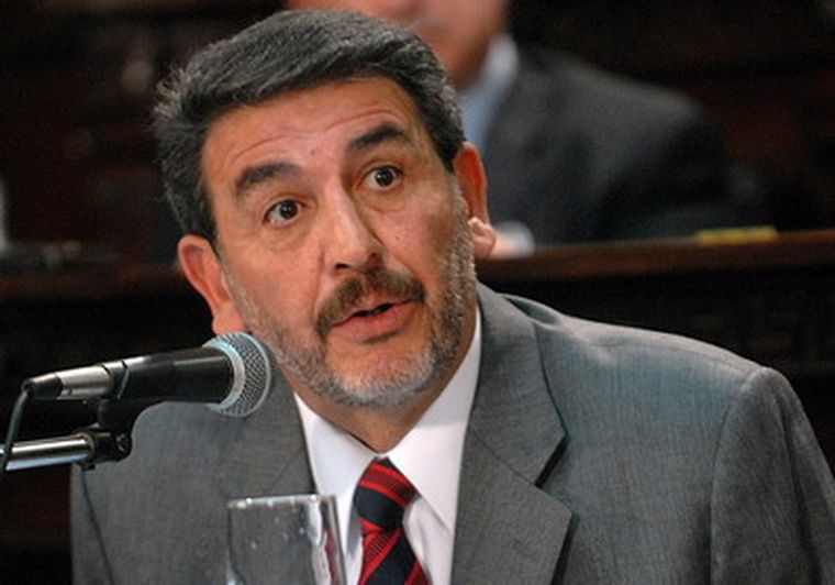 Manzur está entusiasmado con la iniciativa debido a que lo acompañan dos oficialistas. Foto: Nacho Gaffuri / MDZ