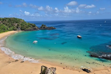 Baía do Sancho es una de las playas más reconocidas de Fernando de Noronha, en Brasil. Baía do Sancho es una de las playas más reconocidas de Fernando de Noronha, en Brasil.