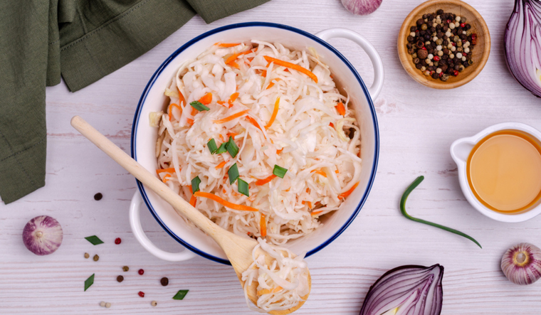 Cómo hacer sauerkraut paso a paso: trucos y beneficios Foto: Shutterstock