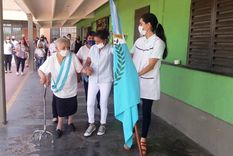 la historia de la mendocina que termino la primaria a los 87 anos siendo abanderada