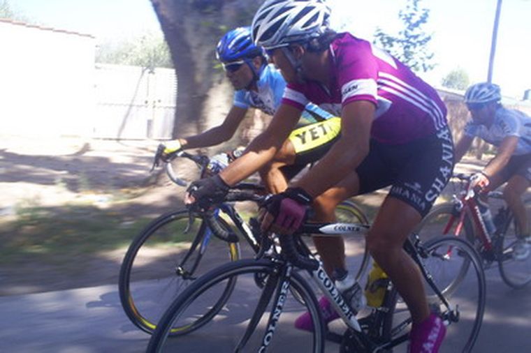 Sebastián Brizuela protagoniza la fuga final junto a Corvalán y Cádiz. Foto: MDZ