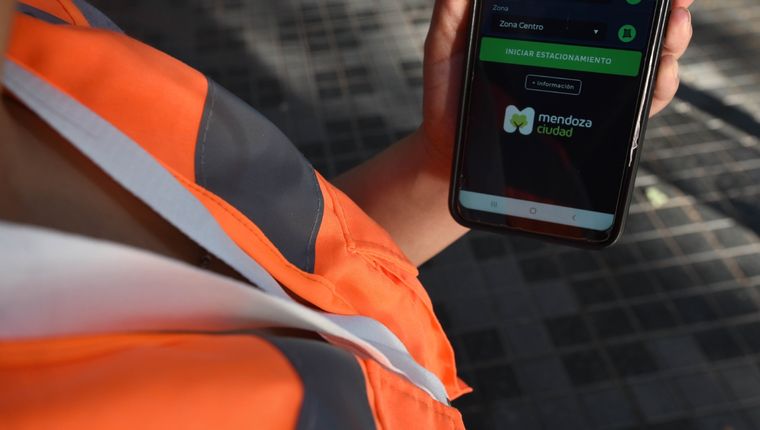 Desde los códigos QR se puede descargar la aplicación SEM Mendoza. Foto: Marcos García