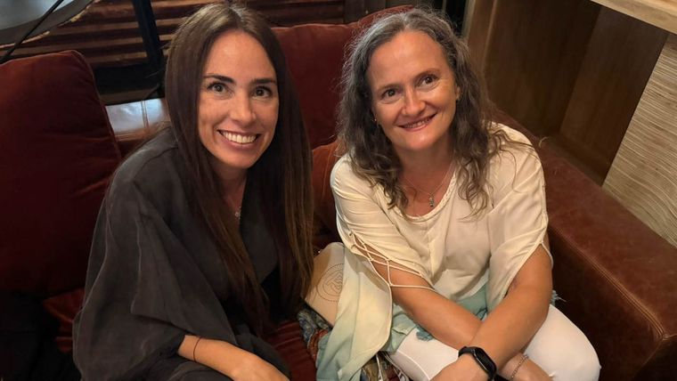 Florencia Aise Di Paola junto a Mariela Larregola. Florencia Aise Di Paola junto a Mariela Larregola.