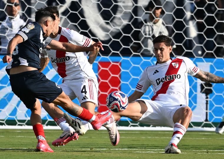 River empató con Monterrey en el Rose Bowl de Pasadena.