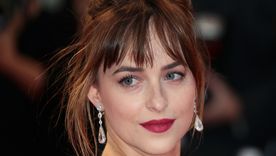 Dakota Johnson nos da a elegir entre distintos peinados lindos y cómodos para hacer.