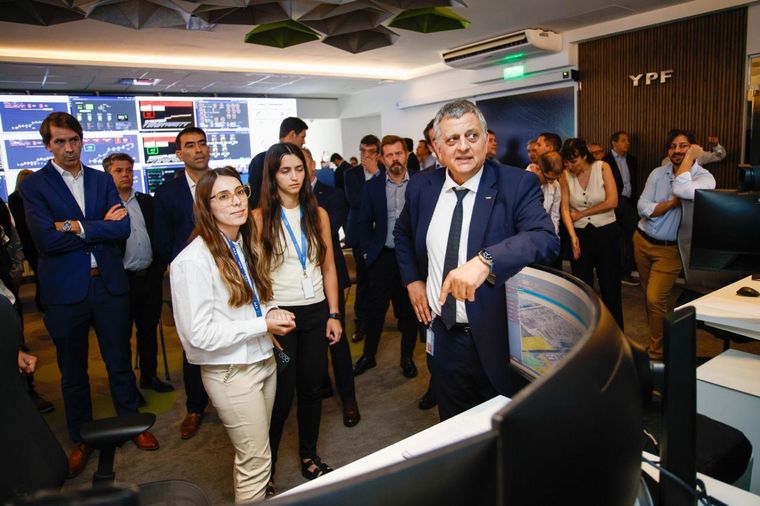 El presidente y CEO de YPF, Horacio Marín, encabezó el acto de inauguración del Real Time Operations Room de la petrolera.