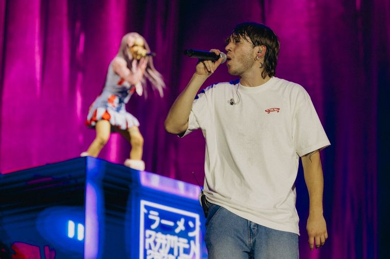 Paulo Londra invitó a María Becerra a su show en el Lollapalooza. Paulo Londra invitó a María Becerra a su show en el Lollapalooza.
