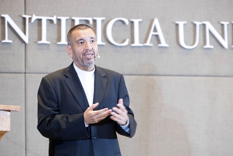 Padre Fabián Báez, director del Instituto Papa Francisco. Padre Fabián Báez, director del Instituto Papa Francisco.