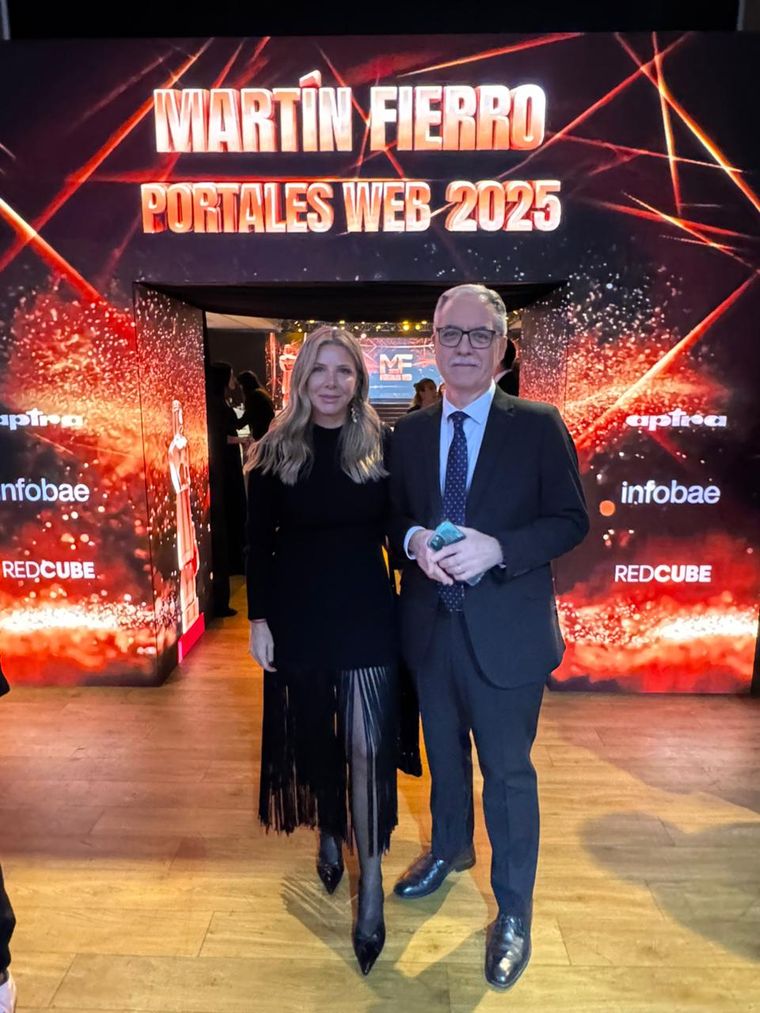 Rubén Rabanal, Director Periodístico de MDZ, y Marcela Terranova, representante del Directorio de MDZ. Rubén Rabanal, Director Periodístico de MDZ, y Marcela Terranova, representante del Directorio de MDZ.