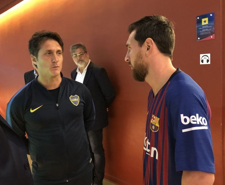 Guillermo Barros Schelotto junto a Messi en el Camp Nou