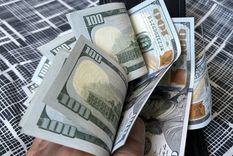 El dólar sigue cayendo.