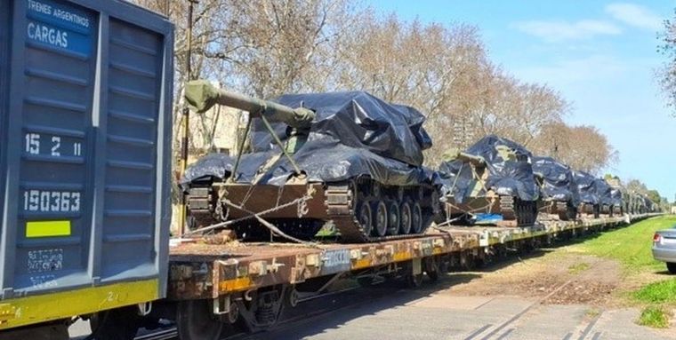 El tren del Ejército Argentino fue atacado en Ángel Gallardo.