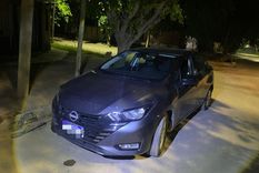 Automóvil Nissan Versa, el vehículo de alta gama secuestrado en Las Heras poco después de ser robado.