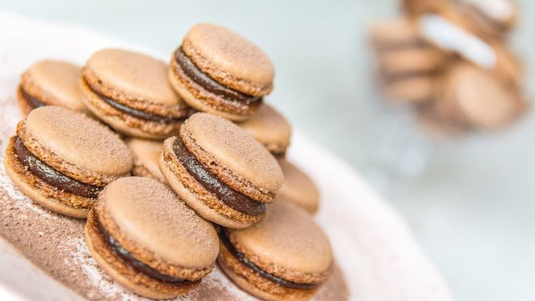 Admira estos deliciosos macarons super chocolatosos y, a su vez, livianos ¡son la perdición!