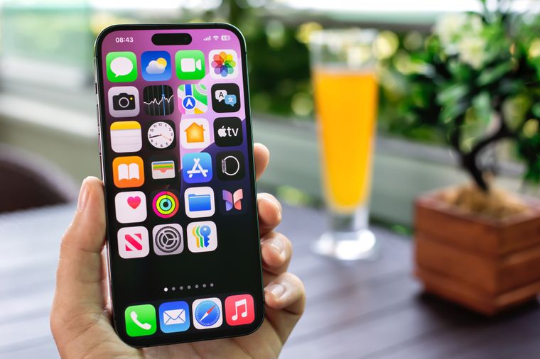 Las nuevas filtraciones del iPhone 18 Pro confirman que la marca reducirá el tamaño de los sensores frontales.