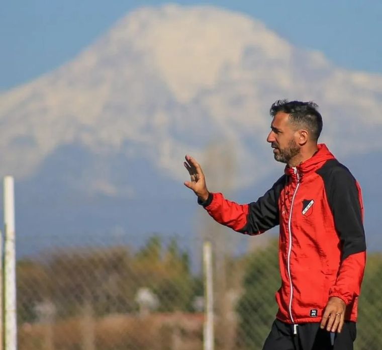 Con Mariano Echeverría como DT, Maipú sumó 14 puntos de 21 posibles y se metió en zona de reducido.