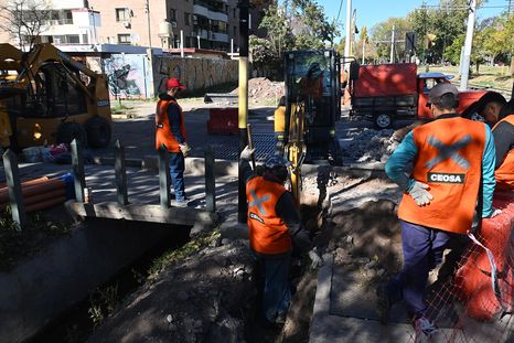 Maquinaria pesada, perforaciones y enormes zanjas marcan el avance de las obras de ampliación y modernización del Metrotranvía. Maquinaria pesada, perforaciones y enormes zanjas marcan el avance de las obras de ampliación y modernización del Metrotranvía.