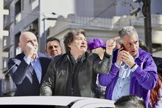 Javier Milei cerrará la campaña bonaerense de La Libertad Avanza en Moreno luego de su caravana en Lomas de Zamora que terminó en episodios de caos. Javier Milei cerrará la campaña bonaerense de La Libertad Avanza en Moreno luego de su caravana en Lomas de Zamora que terminó en episodios de caos.