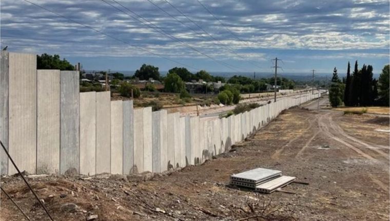 El muro de la UNCuyo, un símbolo. El muro de la UNCuyo, un símbolo.