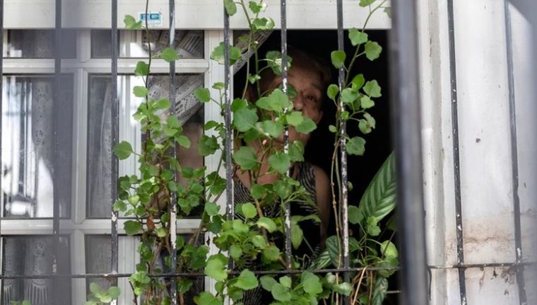 La abuela de los tres chicos Pertossi, imputados por el crimen del joven Báez Sosa. (Foto: Adrián Escandar para Infobae).