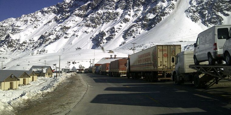 Los problemas que enfrentan los camioneros mendocinos. Los problemas que enfrentan los camioneros mendocinos.