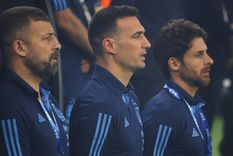 Samuel, Scaloni y Aimar, el cuerpo técnico argentino. Foto: EFE