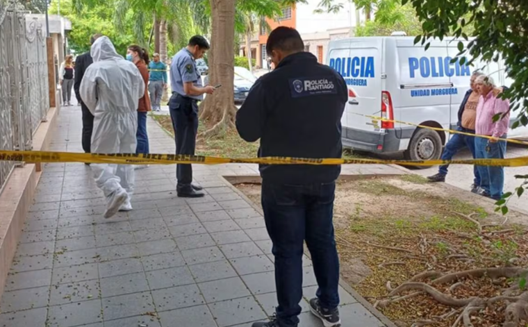 La Policía investiga el hecho que ocurrió en el barrio Palermo de La Banda de Santiago del Estero. La Policía investiga el hecho que ocurrió en el barrio Palermo de La Banda de Santiago del Estero.