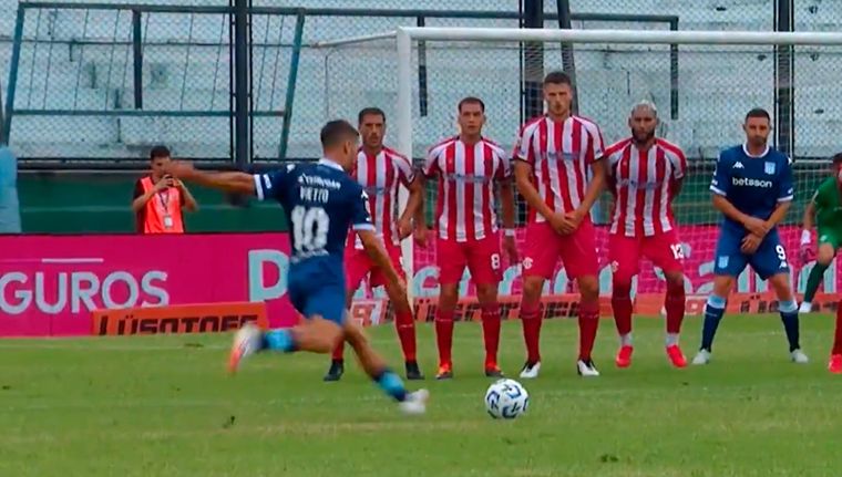 Luciano Vietto marcó un golazo de tiro libre. Foto: Captura TNT Sports