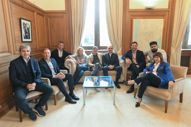 Descoordinados, la mayoría de los integrantes de la Mesa Política se entera por los diarios de los proyectos del gobierno que integran Descoordinados, la mayoría de los integrantes de la Mesa Política se entera por los diarios de los proyectos del gobierno que integran