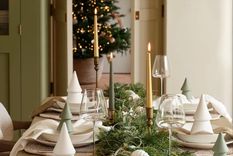 Es importante mantener la mesa del comedor adecuadamente protegida. Foto: Layered Lounge