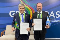 Los ministros Luis Caputo y Alexandre Silveira firmaron el Memorando de Entendimiento el pasado lunes 18 en Río de Janeiro, durante la Cumbre del G20. Foto: Ministerio de Minas y Energía de Brasil Los ministros Luis Caputo y Alexandre Silveira firmaron el Memorando de Entendimiento el pasado lunes 18 en Río de Janeiro, durante la Cumbre del G20. Foto: Ministerio de Minas y Energía de Brasil