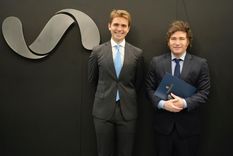 El presidente Javier Milei junto al CEO de Ualá, Pierpaolo Barbieri, durante su visita a las oficinas de la empresa fintech. Foto: Presidencia de la Nación