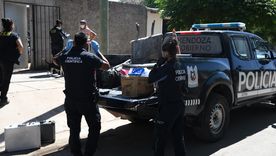 La Policía Científica buscó nuevos rastros e indicios para avanzar en la causa del asesinato de Daniel Ríos, que apunta a una mujer como posible autora.  La Policía Científica buscó nuevos rastros e indicios para avanzar en la causa del asesinato de Daniel Ríos, que apunta a una mujer como posible autora.