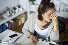 Trabajando desde casa, las dinámicas de una cultura laboral tóxica pueden incluso empeorar. Foto: GETTY IMAGES