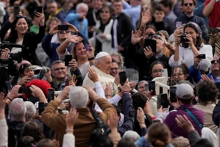 El papa Francisco reapareció tras ser dado de alta