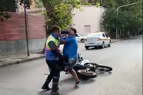 El momento de la pelea Foto: Captura de video