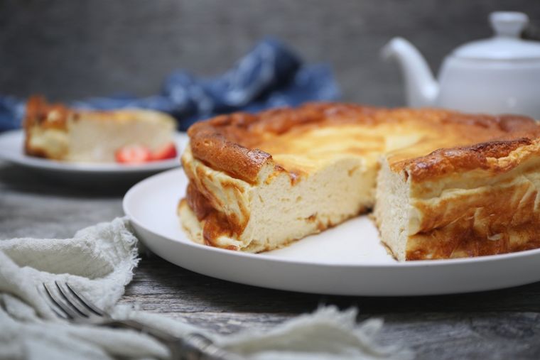 La receta de pastel de yogur griego sin harina es naturalmente libre de gluten, ideal para personas celíacas. La receta de pastel de yogur griego sin harina es naturalmente libre de gluten, ideal para personas celíacas.