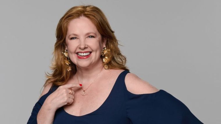 La actriz es la primera en abrir la casa.