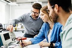 La economía al servicio del hombre y de las familias, no el hombre y las familias al servicio del interés de parte. La economía al servicio del hombre y de las familias, no el hombre y las familias al servicio del interés de parte.