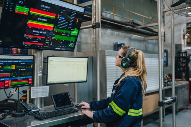 El puesto exige secundario técnico y experiencia mínima comprobable. Foto: Cervecería y Maltería Quilmes El puesto exige secundario técnico y experiencia mínima comprobable. Foto: Cervecería y Maltería Quilmes
