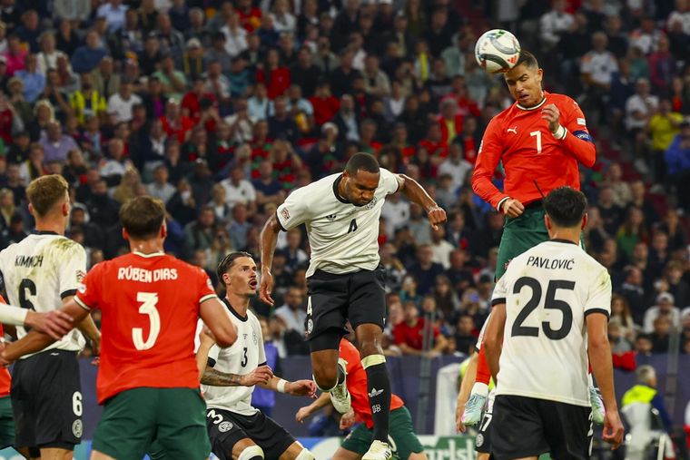 A pesar de sus 40 años, Cristiano Ronaldo sigue más vigente que nunca y va por su segundo título con la selección de Portugal. A pesar de sus 40 años, Cristiano Ronaldo sigue más vigente que nunca y va por su segundo título con la selección de Portugal.